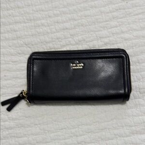NWOT Kate Spade Black Zip Wallet